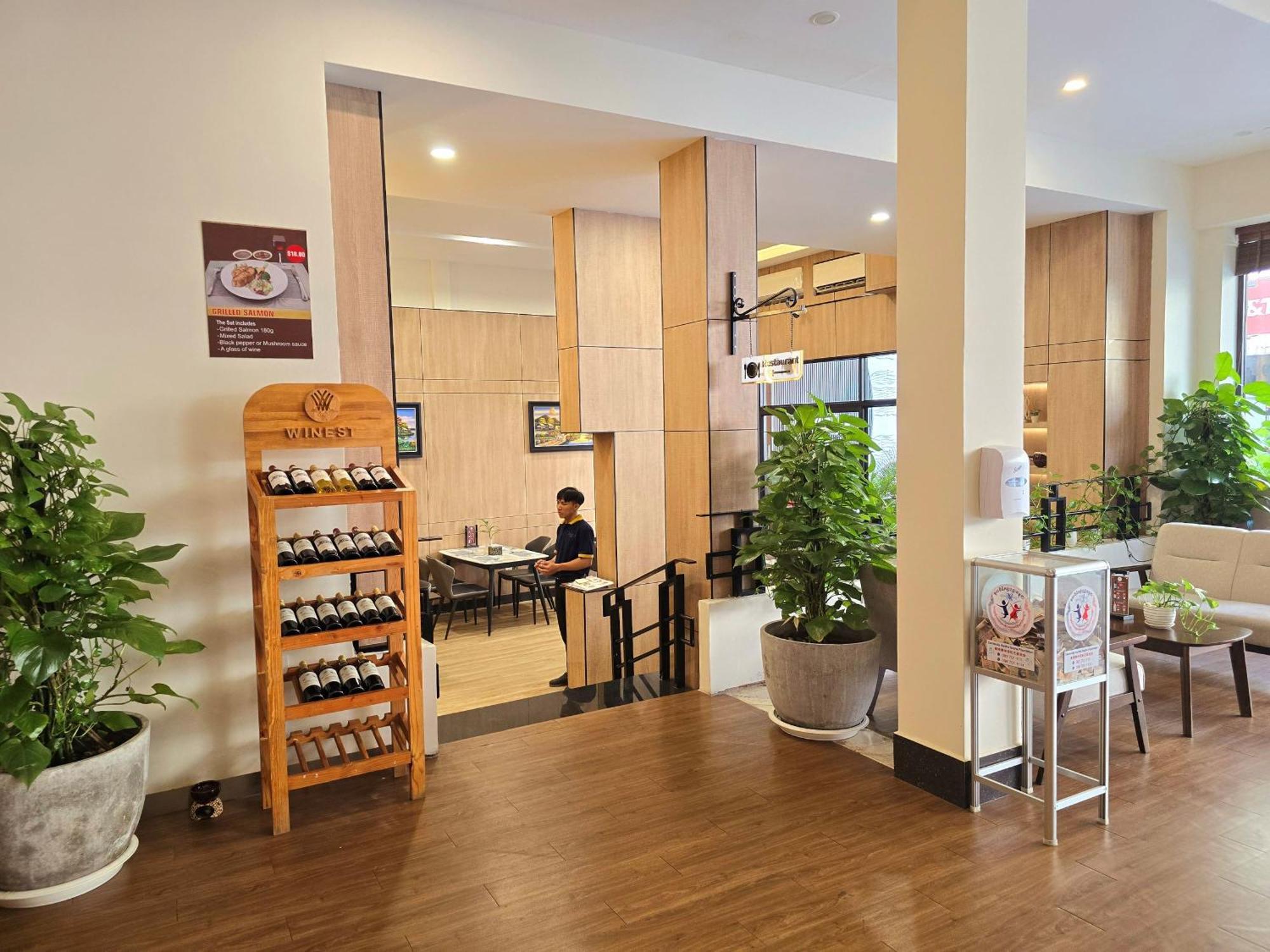 Joli Hotel Пном Пен Екстериор снимка