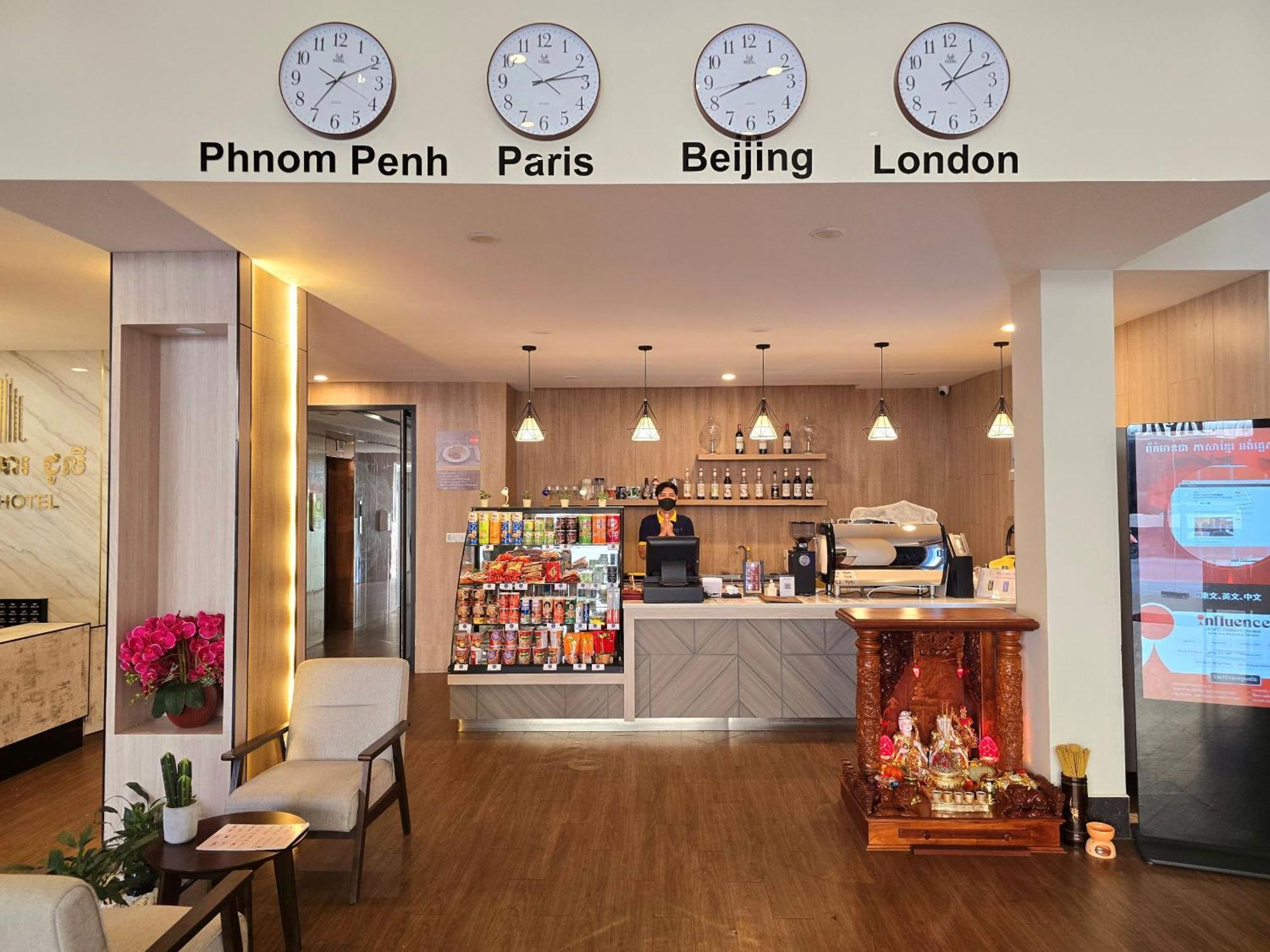 Joli Hotel Пном Пен Екстериор снимка