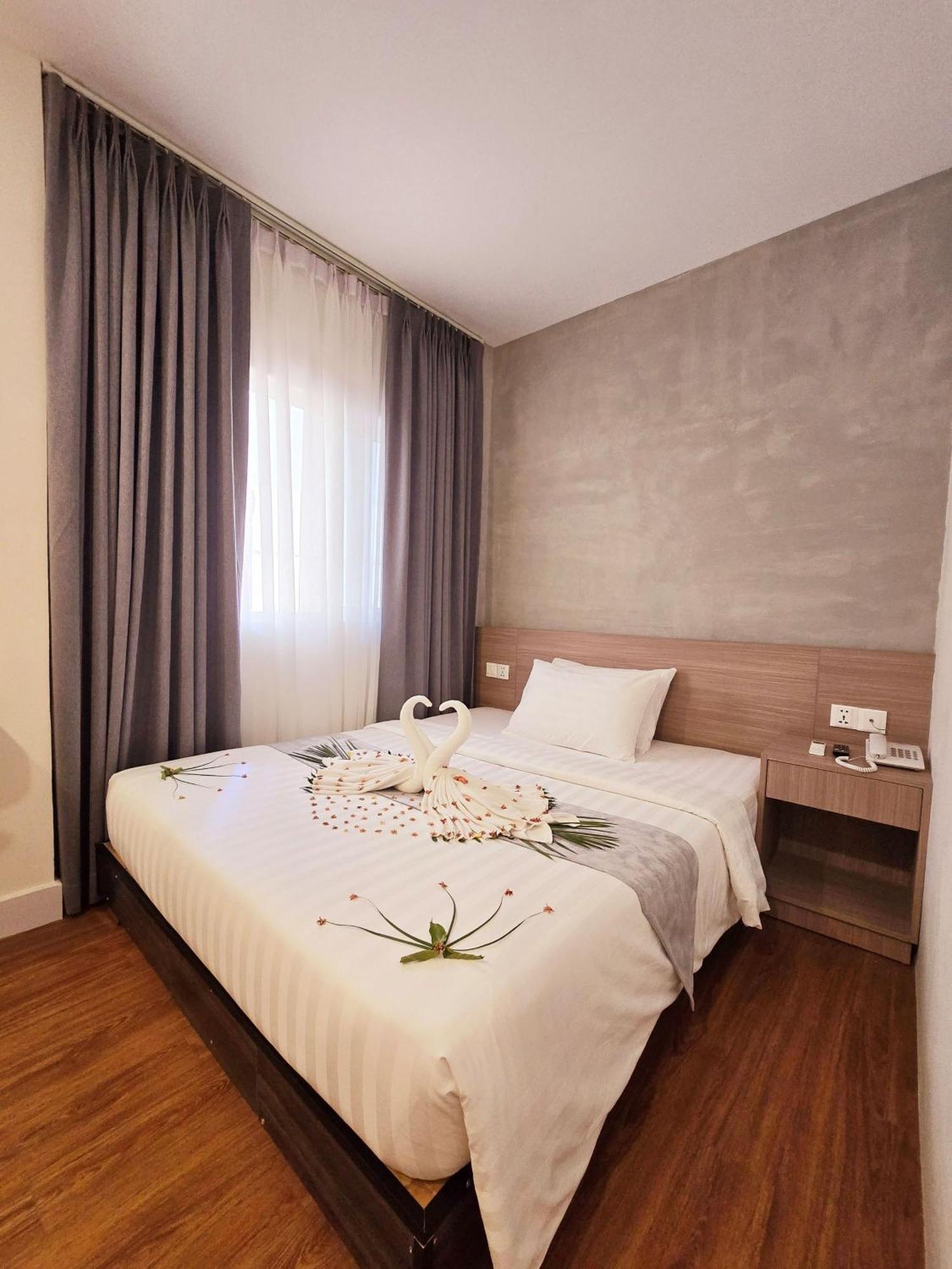 Joli Hotel Пном Пен Екстериор снимка