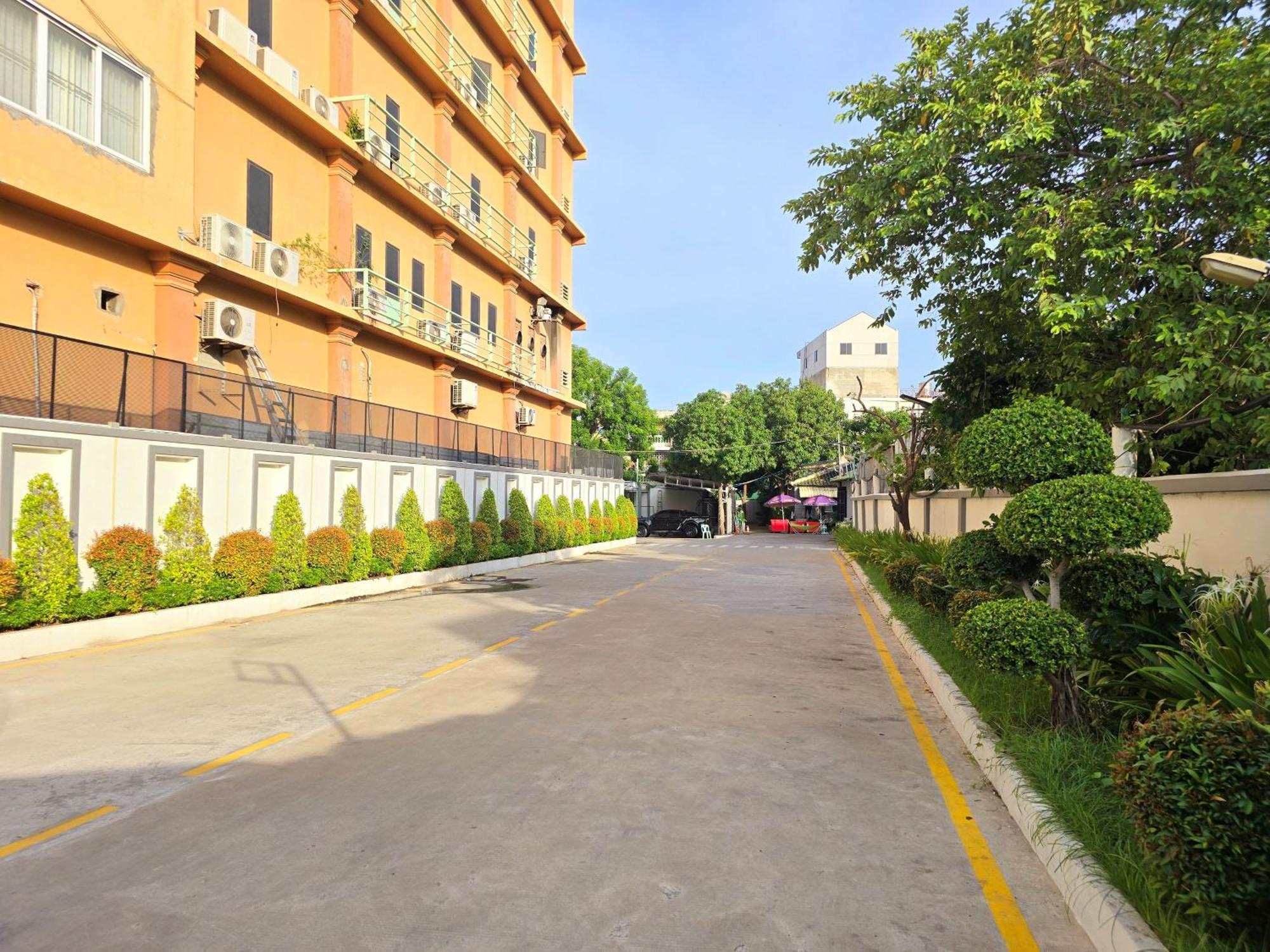 Joli Hotel Пном Пен Екстериор снимка