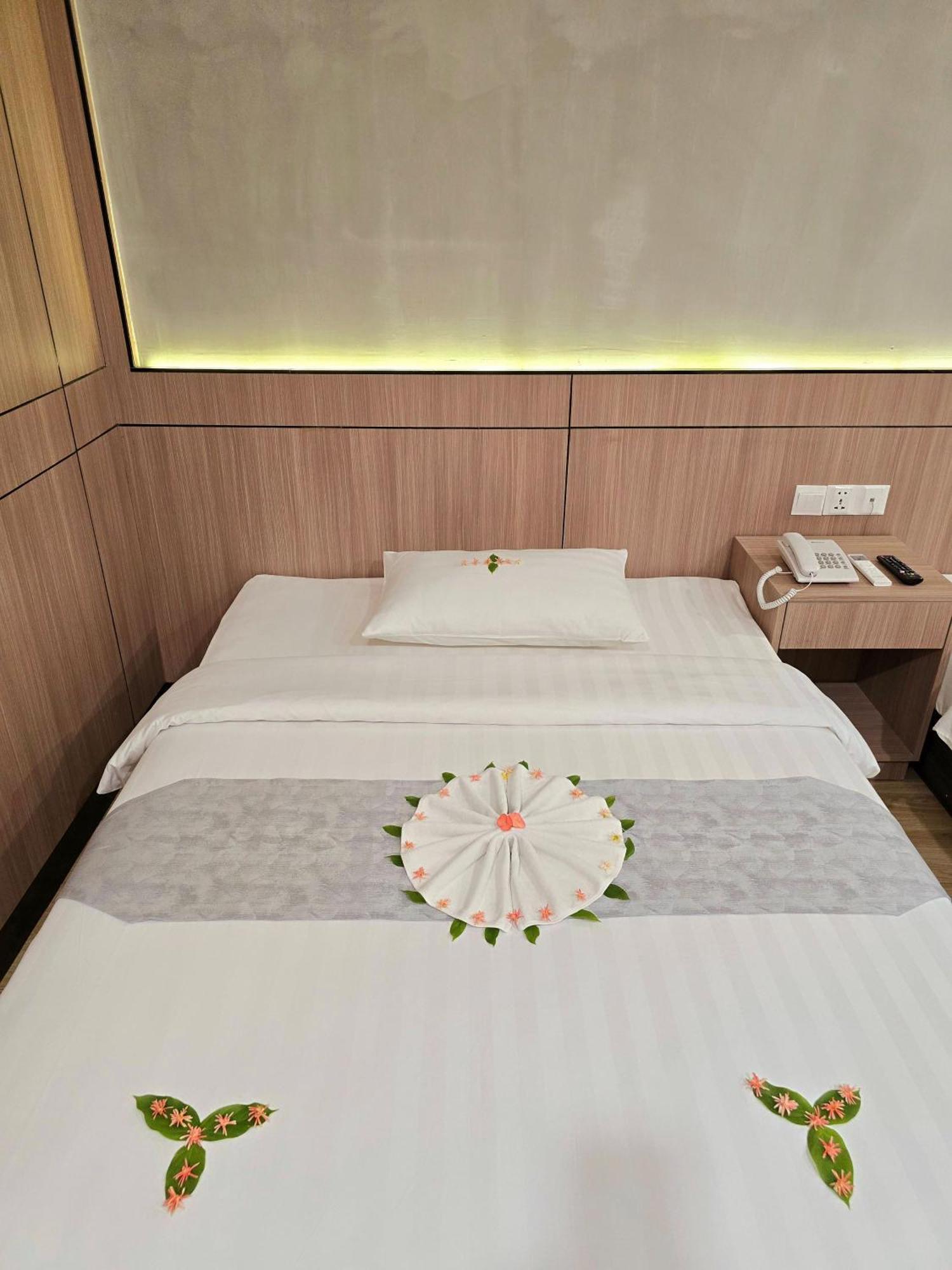Joli Hotel Пном Пен Екстериор снимка