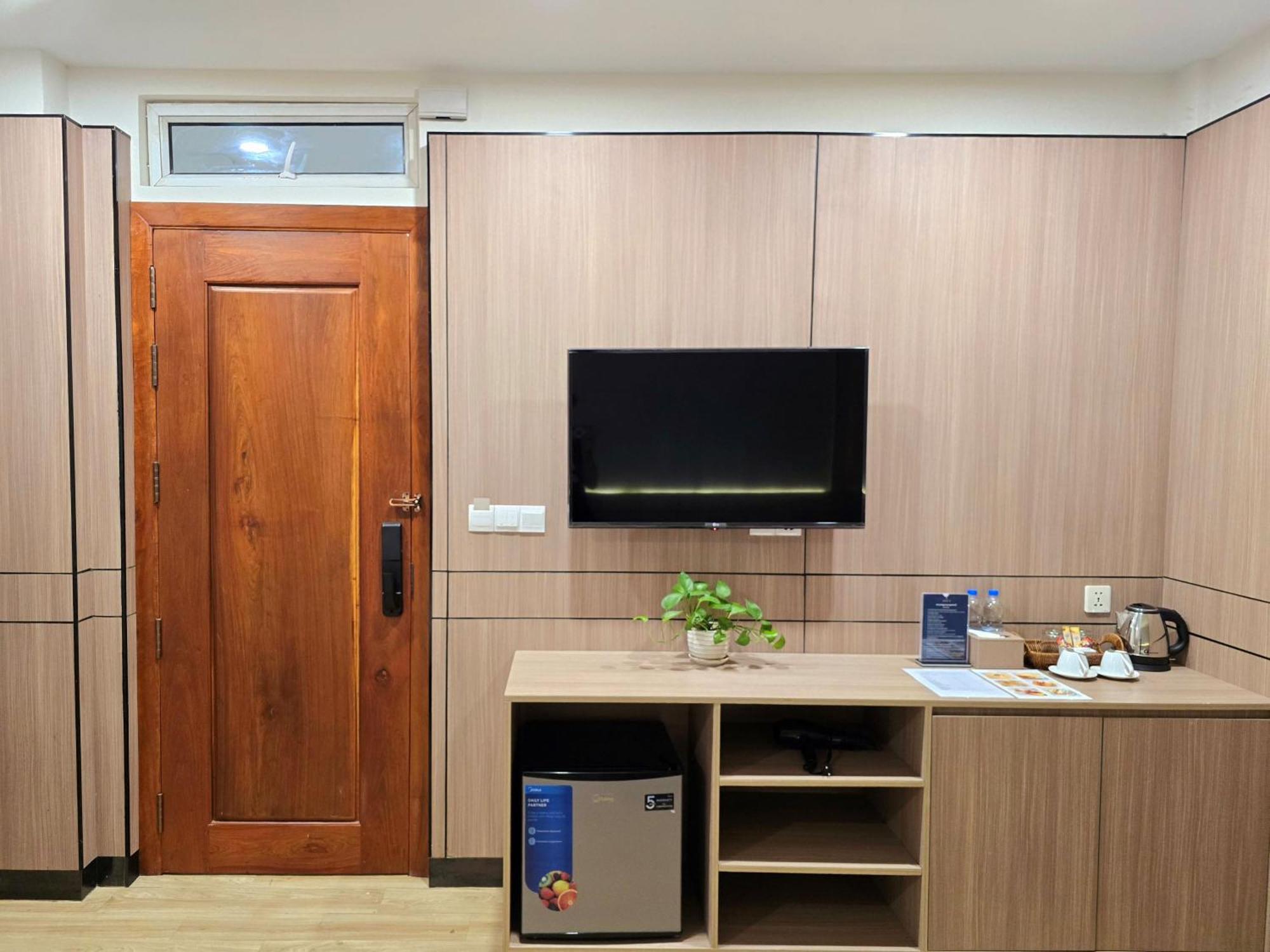 Joli Hotel Пном Пен Екстериор снимка