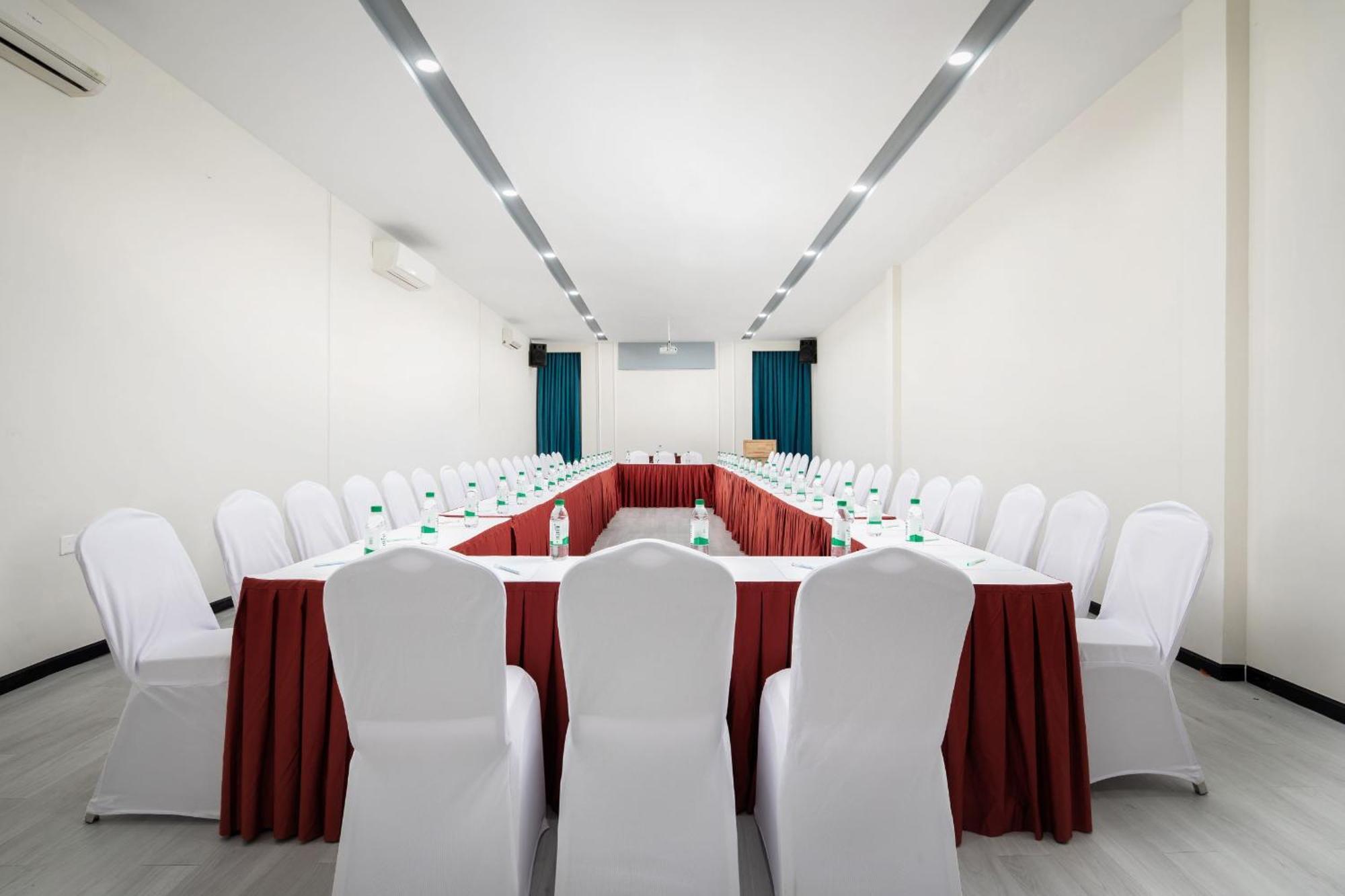 Joli Hotel Пном Пен Екстериор снимка